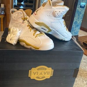 As you see on the picture brand new! Selling as it is